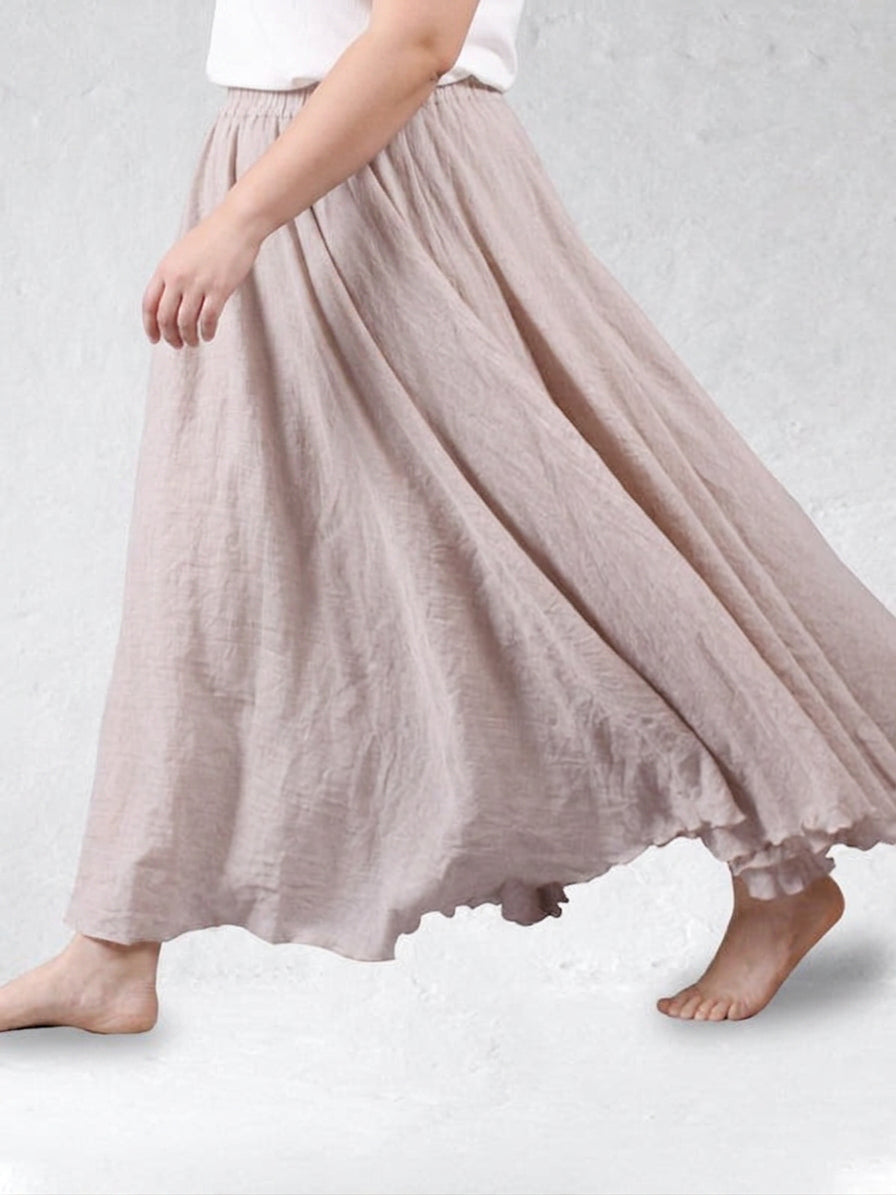 Shiny pearl skirt - Effortless movement - Plus size model