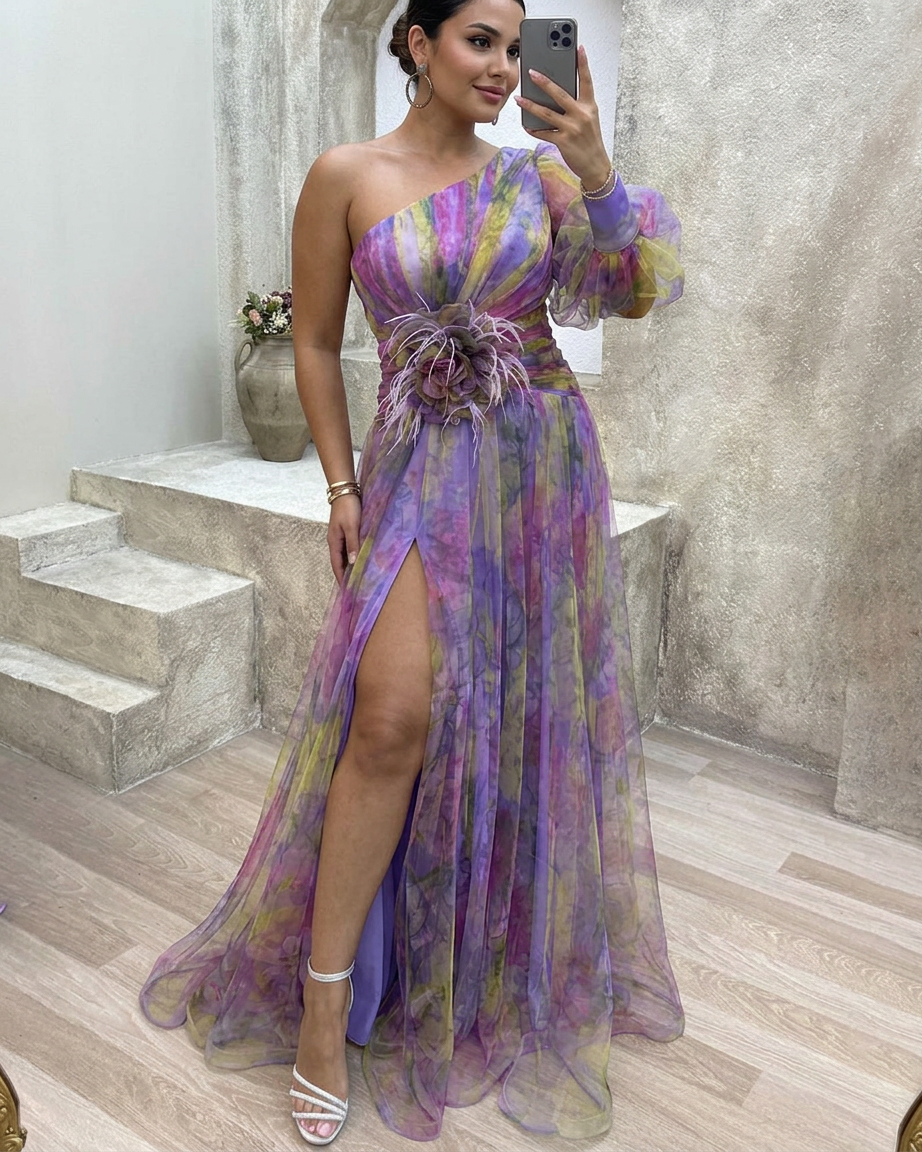 Cecelia - Dress with one sleeve - Plus size model