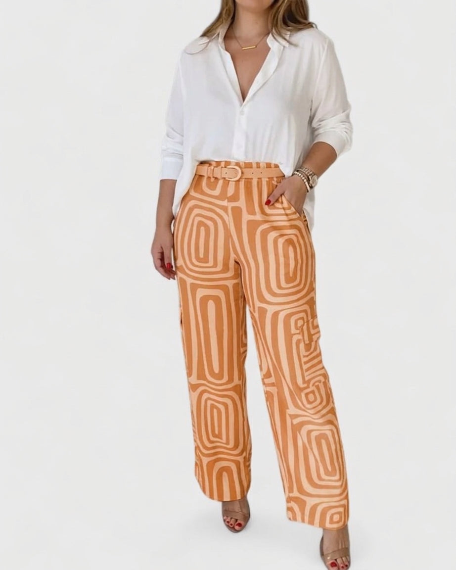 Kira | Elegant Two-Piece Set (INCLUDING A FREE BELT) - Plus size model