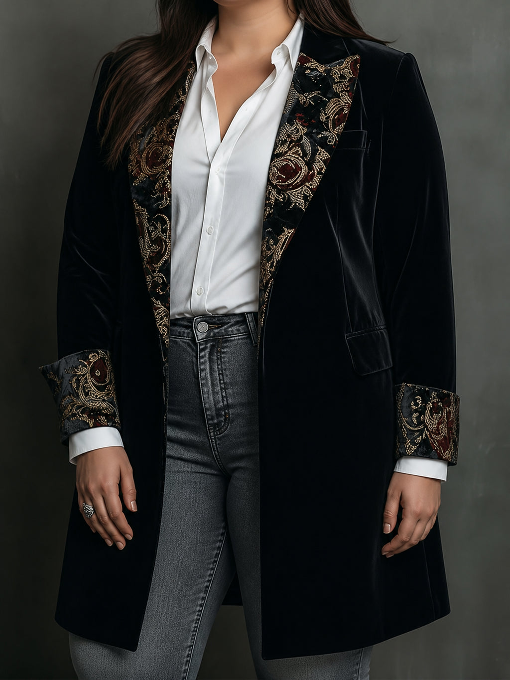 Women's Black Baroque Print Lapel Slim Fit Blazer - Plus size model