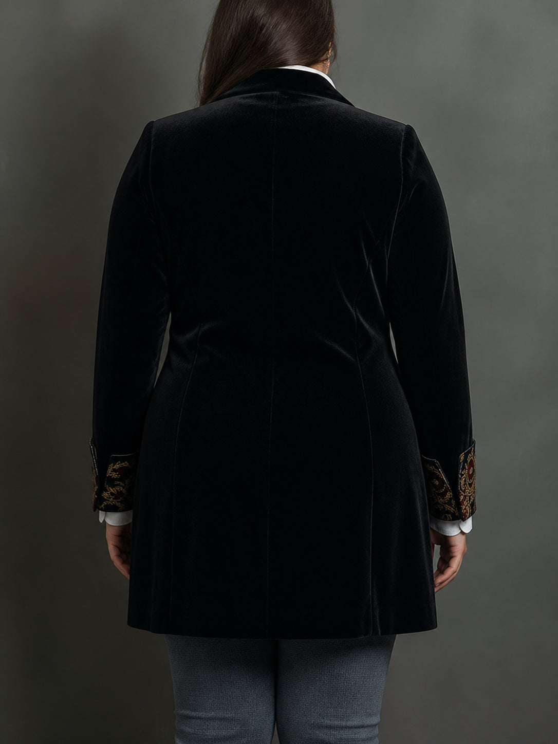 Women's Black Baroque Print Lapel Slim Fit Blazer - Plus size model