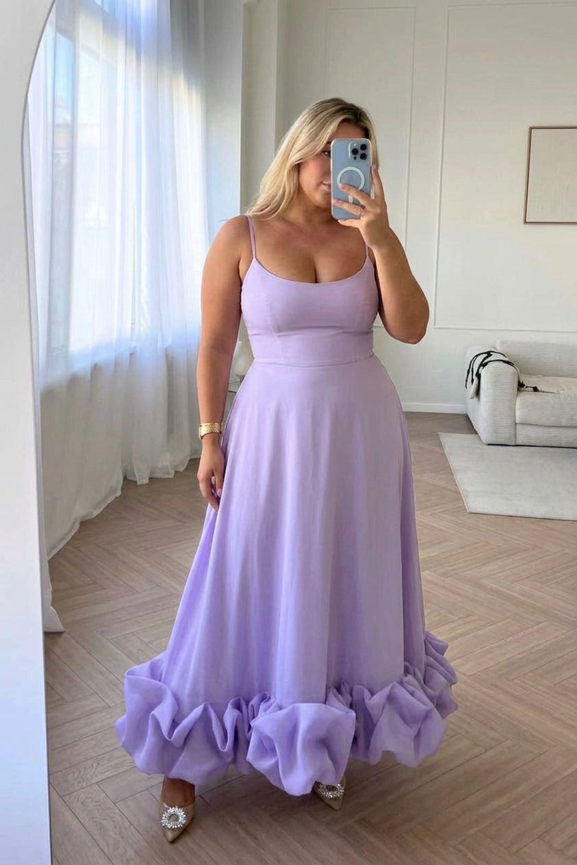 Blaire | Elegant Flowing Dress - Plus size model