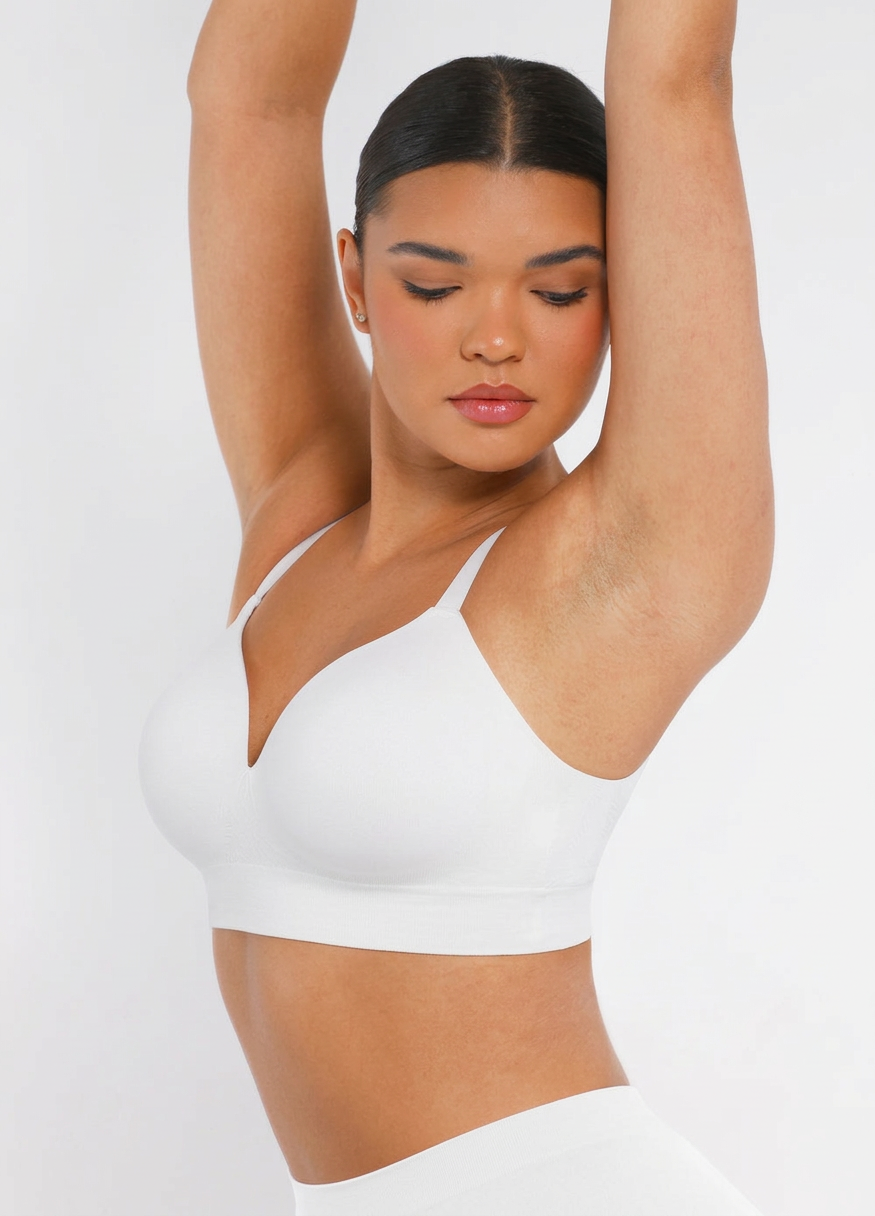 Shaping Bra Without Underwire - Plus size model