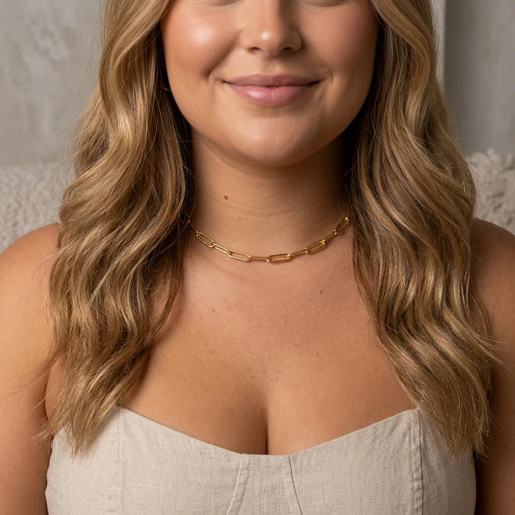 Archen Elegant Chain Necklace | Gold - Plus size model