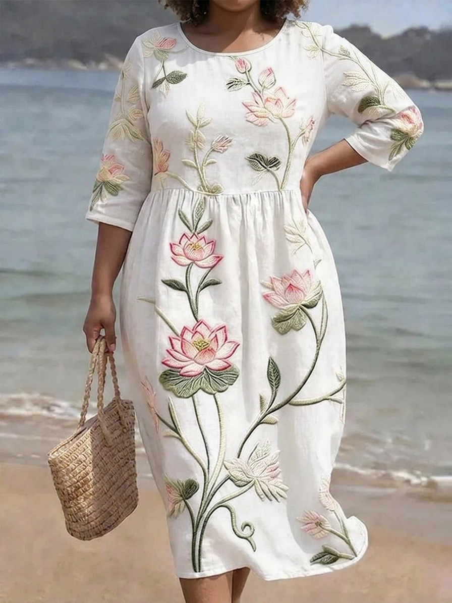 Amelie - Elegant Casual Dress - Plus size model