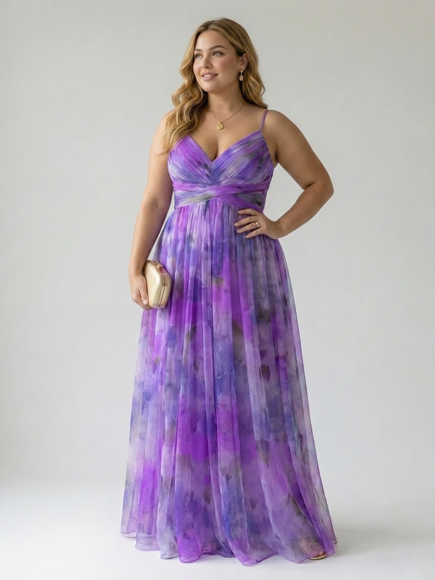 Giselle | Enchanted maxi dress with floral pattern - Plus size model