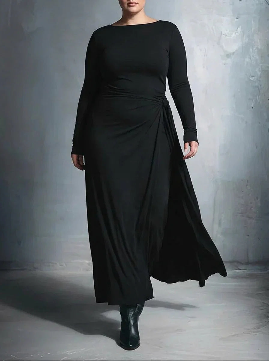 Naiara ❘ Maxi dress with side knot - Plus size model