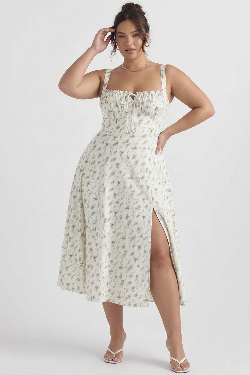 Amélie Midi Dress - Plus size model