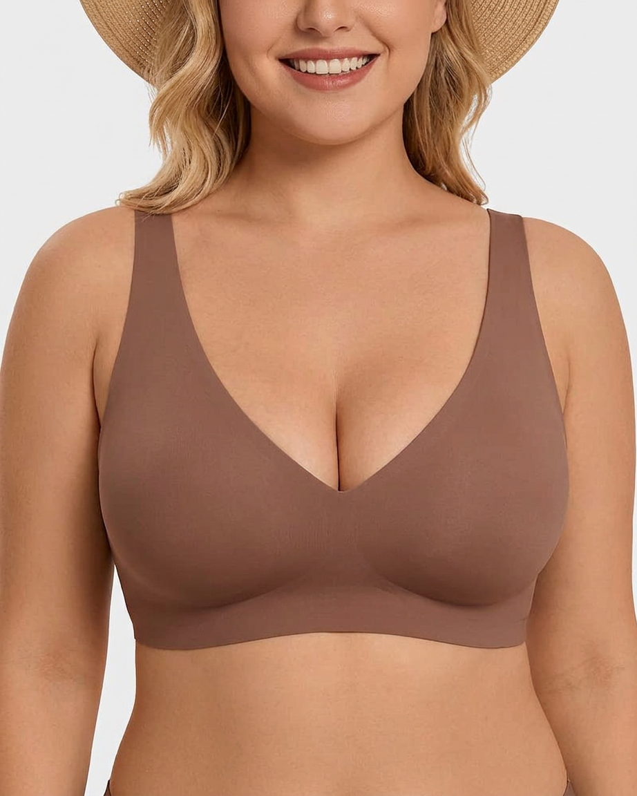 Seamless Gel Bra - Plus size model