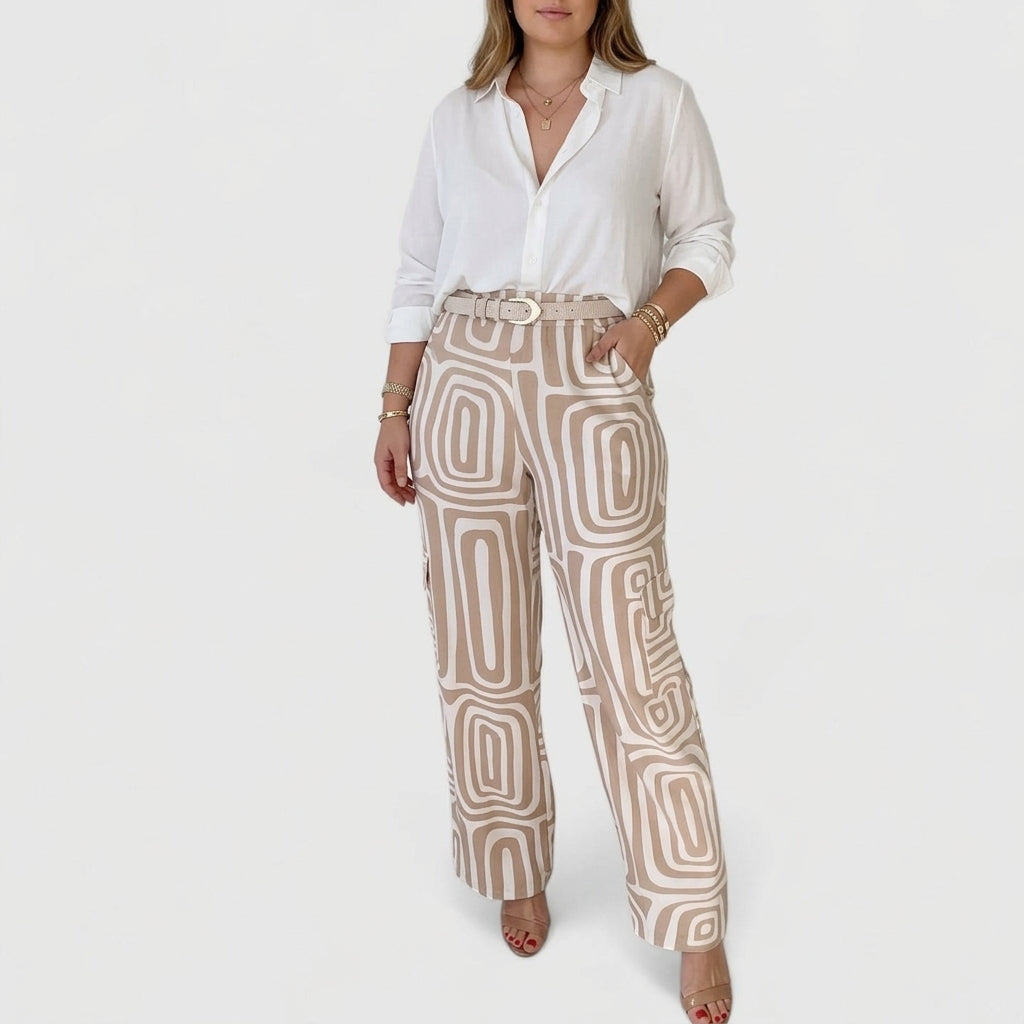 Kira | Elegant Two-Piece Set (INCLUDING A FREE BELT) - Plus size model