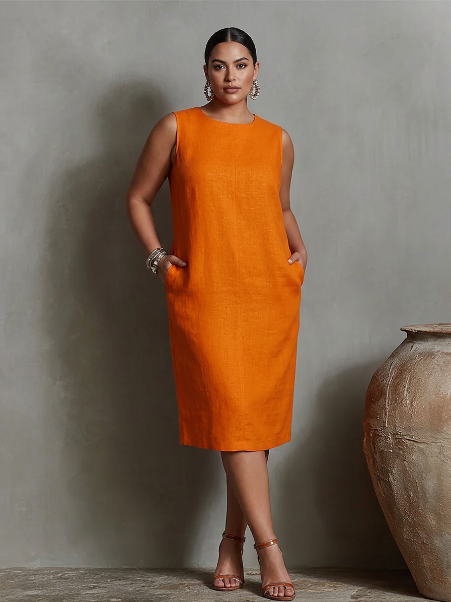 Maureen | Midi Dress with pockets - Plus size model