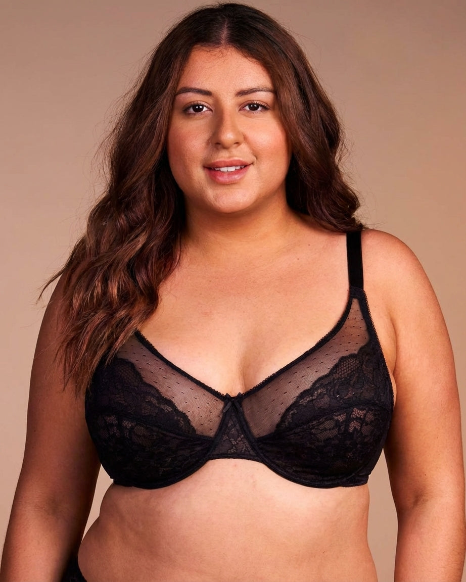 Minimizing Bra Without Lining - Plus size model