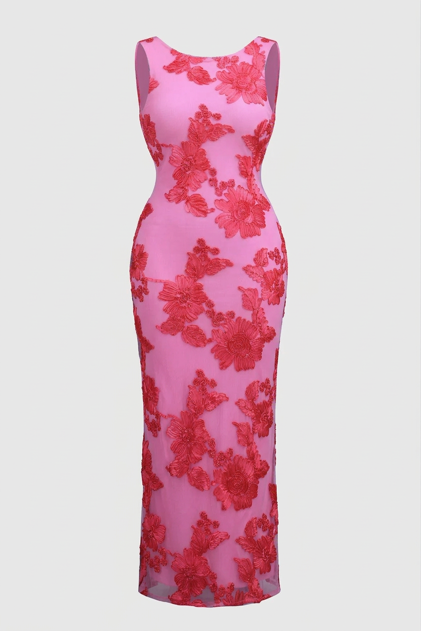 Amara Maxi Dress - Plus size model
