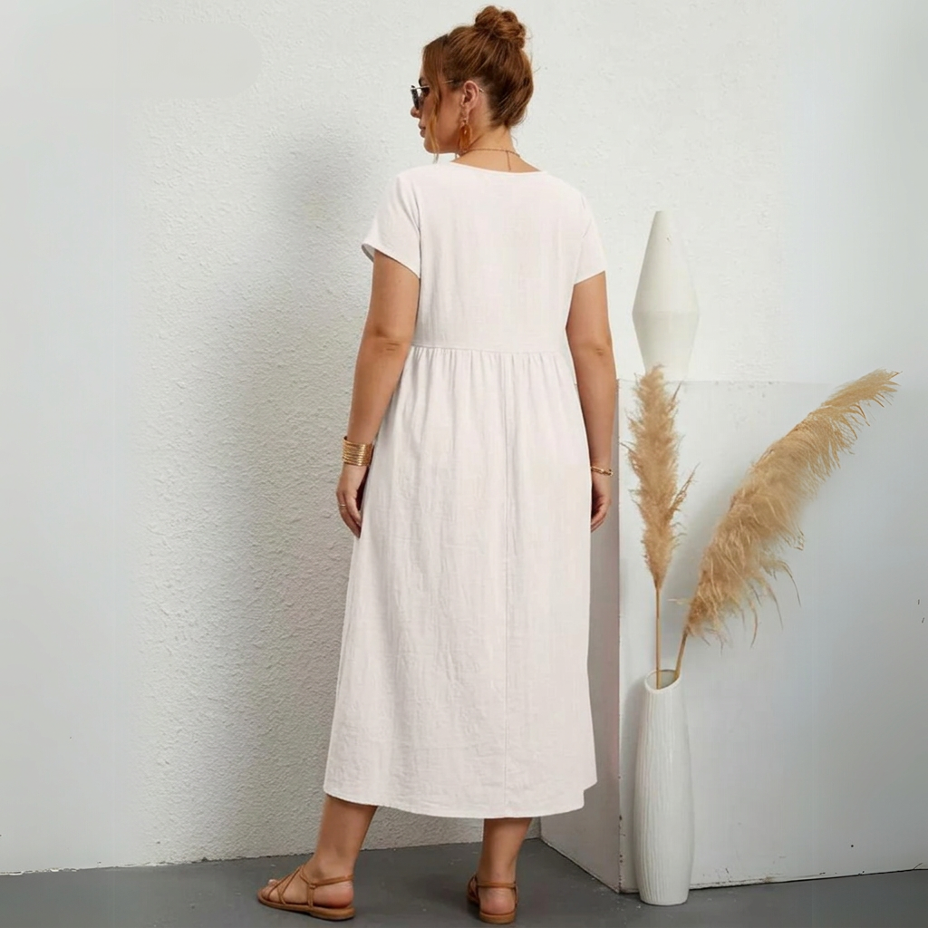 Valiria - Casual Style Dress - Plus size model