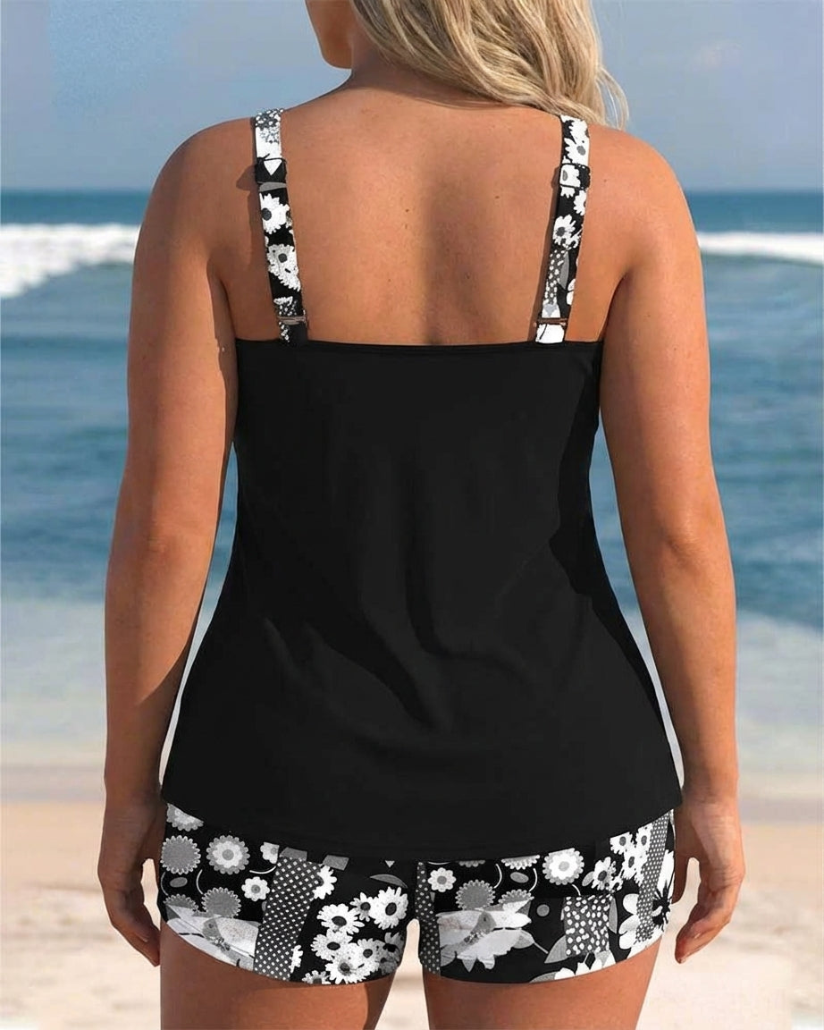 Sabrina | Two-Piece Swimsuit with Comfortable Fit and Floral Beach Style - Plus size model