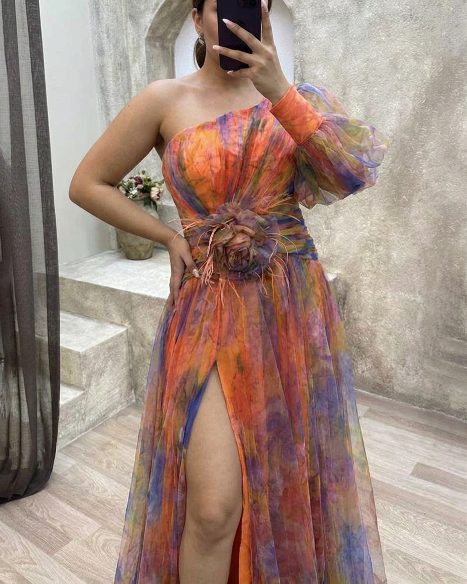 Cecelia - Dress with one sleeve - Plus size model