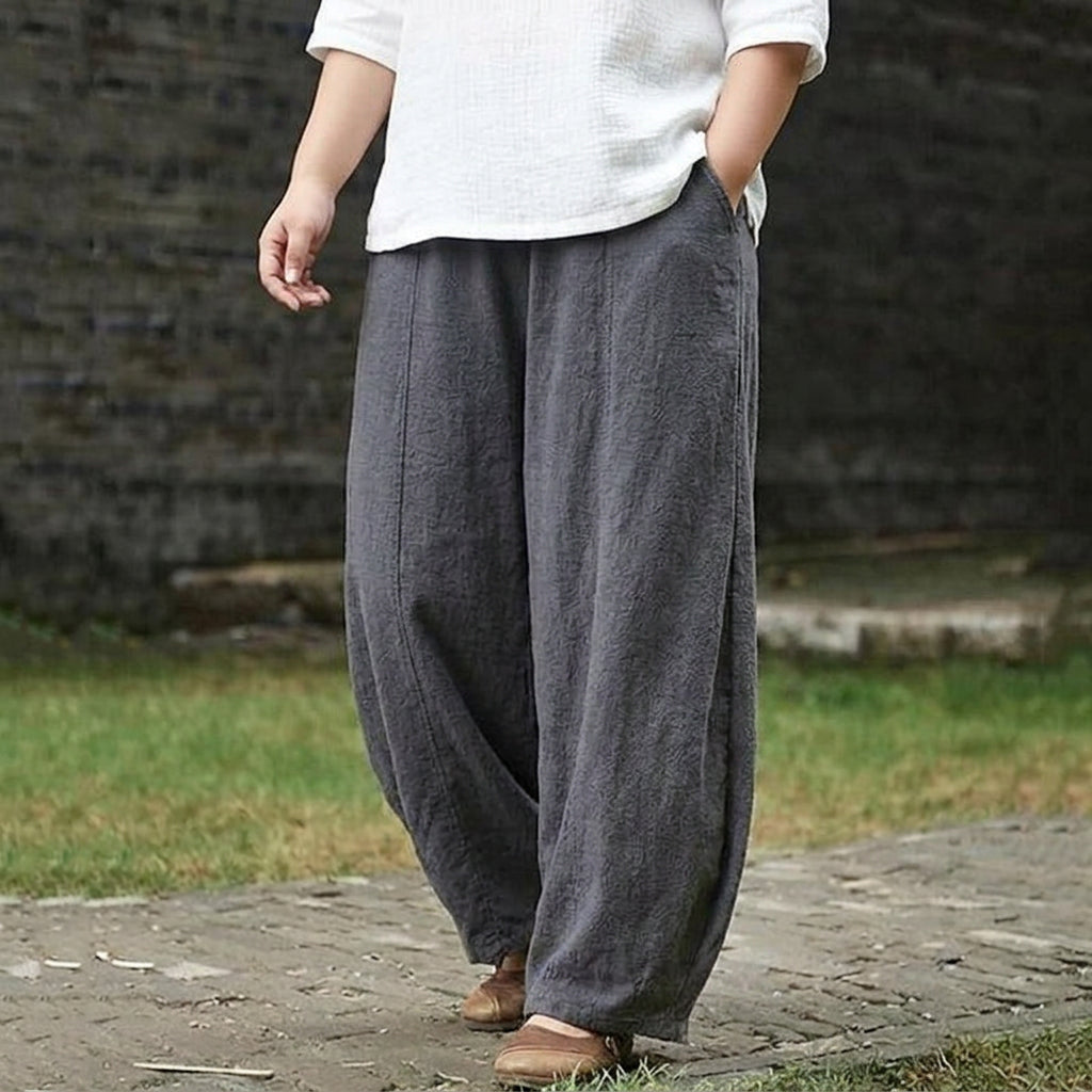 Maggie's Comfort Lantern Pants: Uncomplicated elegance - Plus size model