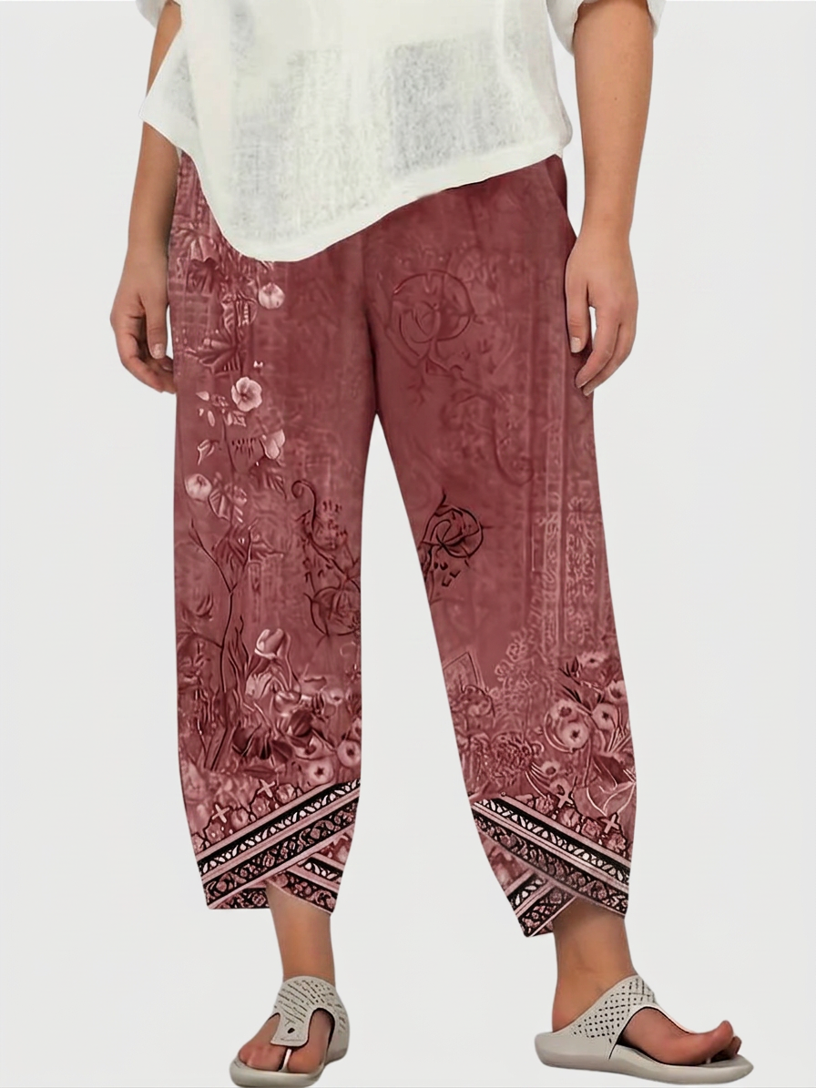 Natasha | Vintage Floral Capri Pant With Elastic Waist - Plus size model