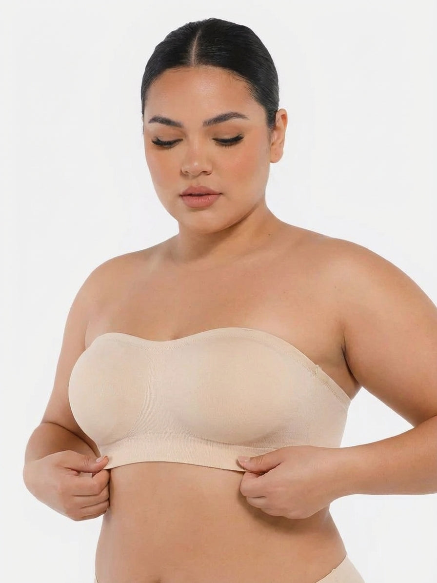 Strapless Bra - Plus size model