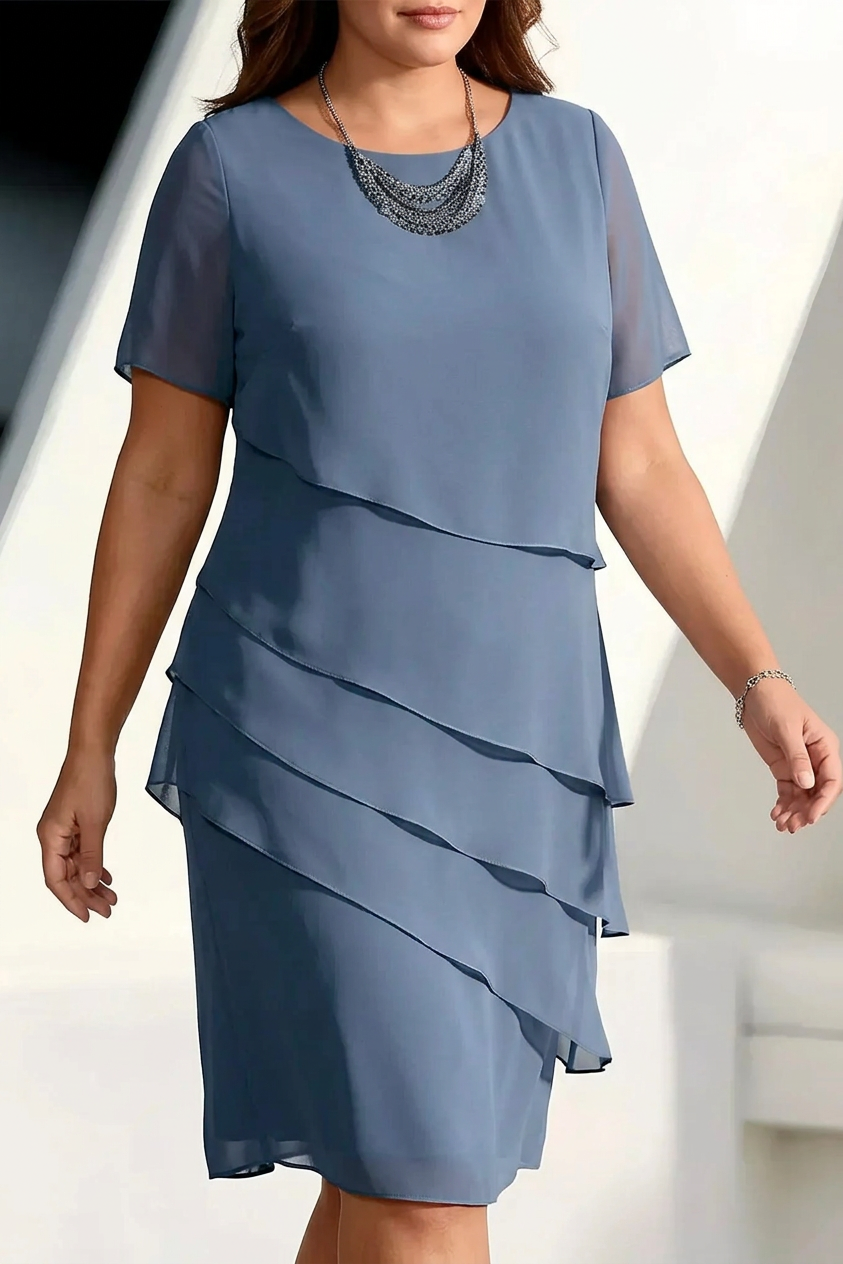 Linda | Elegant Comfort Ruffle Dress - Plus size model