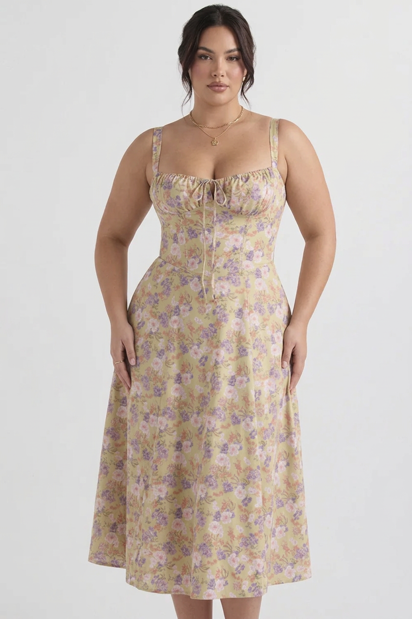 Amélie Midi Dress - Plus size model