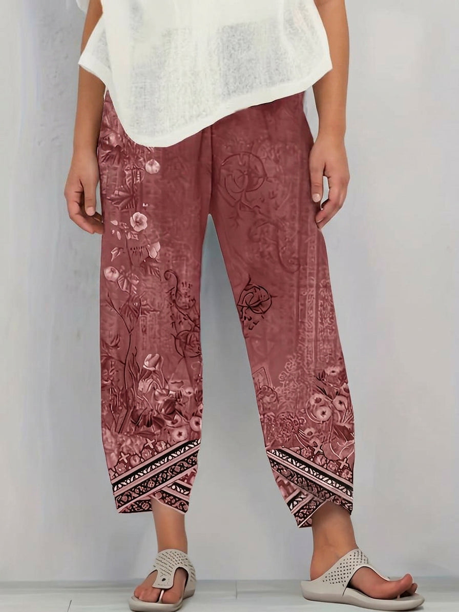 Natasha | Vintage Floral Capri Pant With Elastic Waist - Plus size model