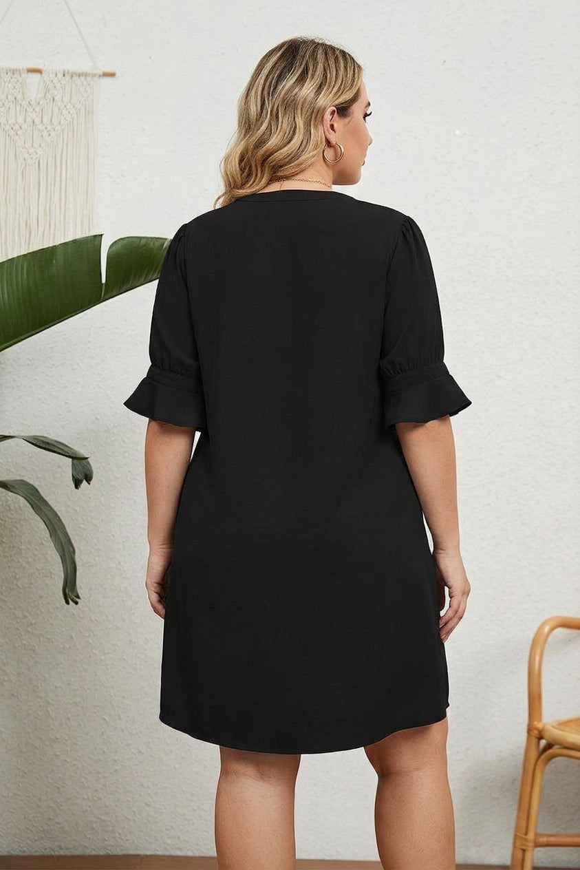 Alexis - Casual Ruffle Dress - Plus size model