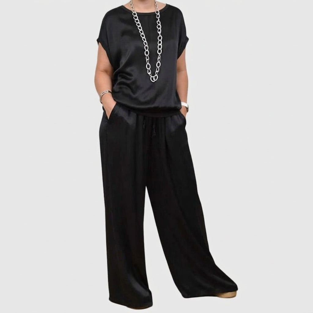 Kayla™ | Elegant Two-Piece Set - Plus size model