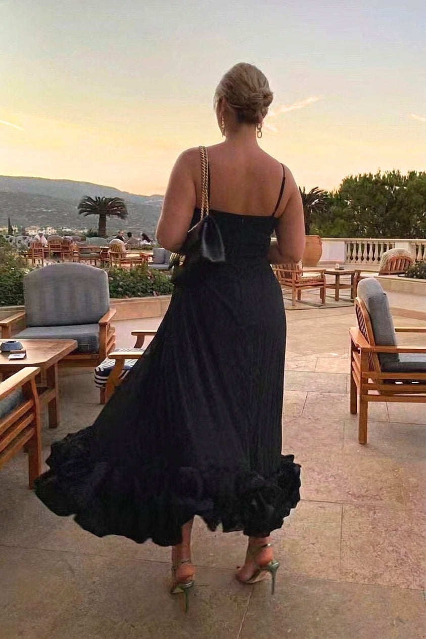 Blaire | Elegant Flowing Dress - Plus size model