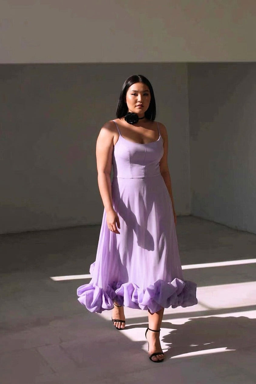 Blaire | Elegant Flowing Dress - Plus size model