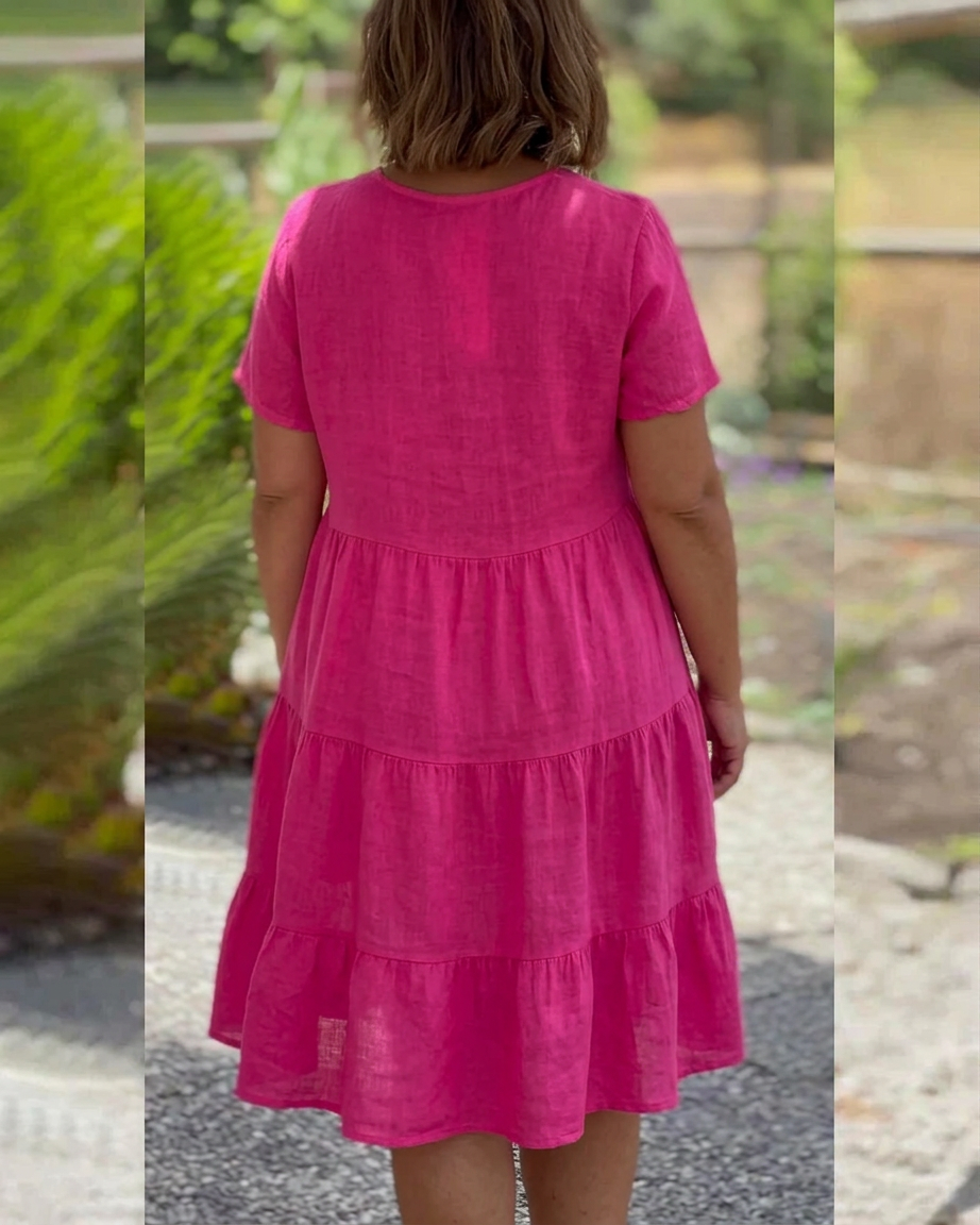 Bexley - Casual Summer V-neck Dress - Plus size model