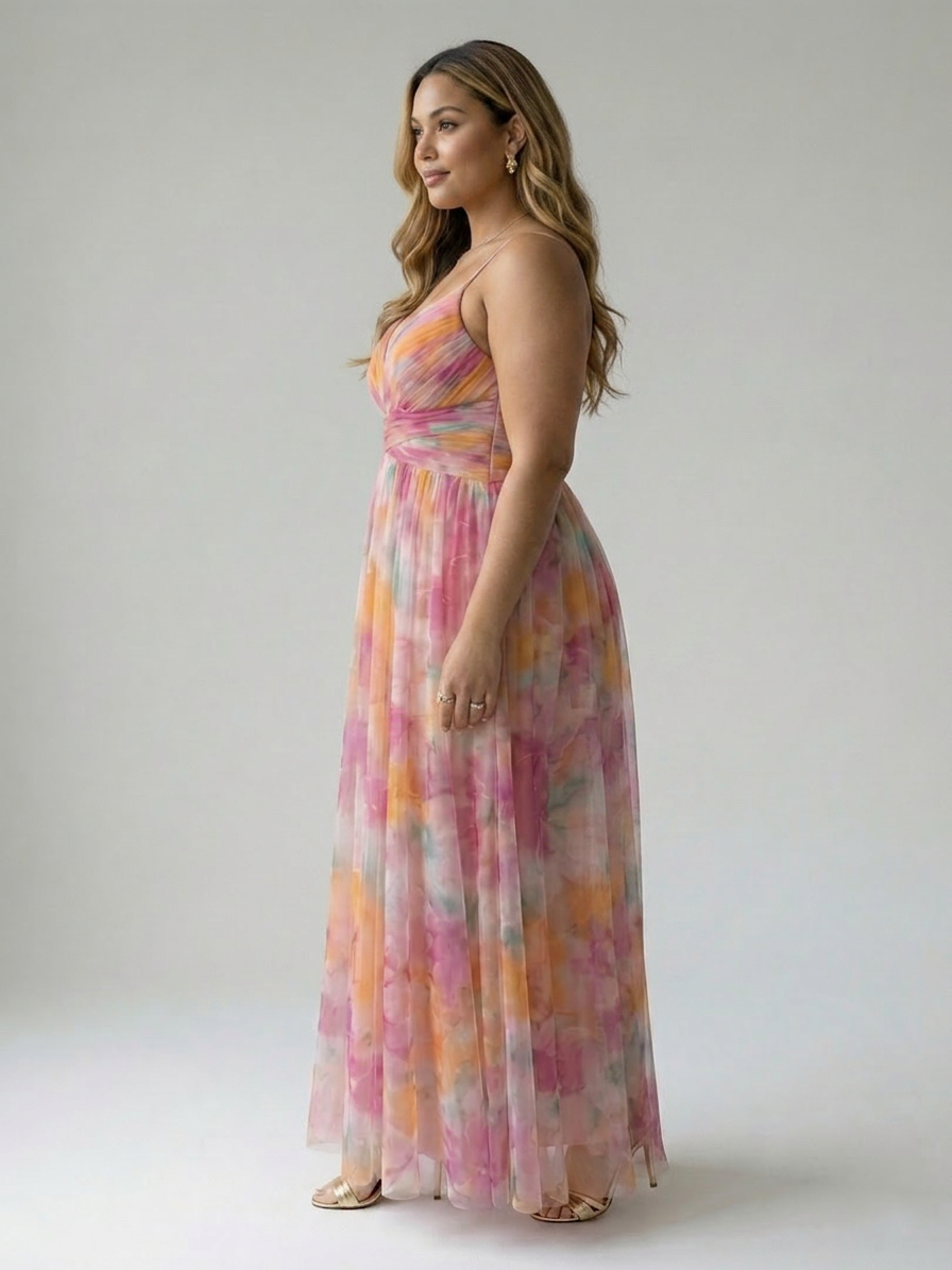 Giselle | Enchanted maxi dress with floral pattern - Plus size model