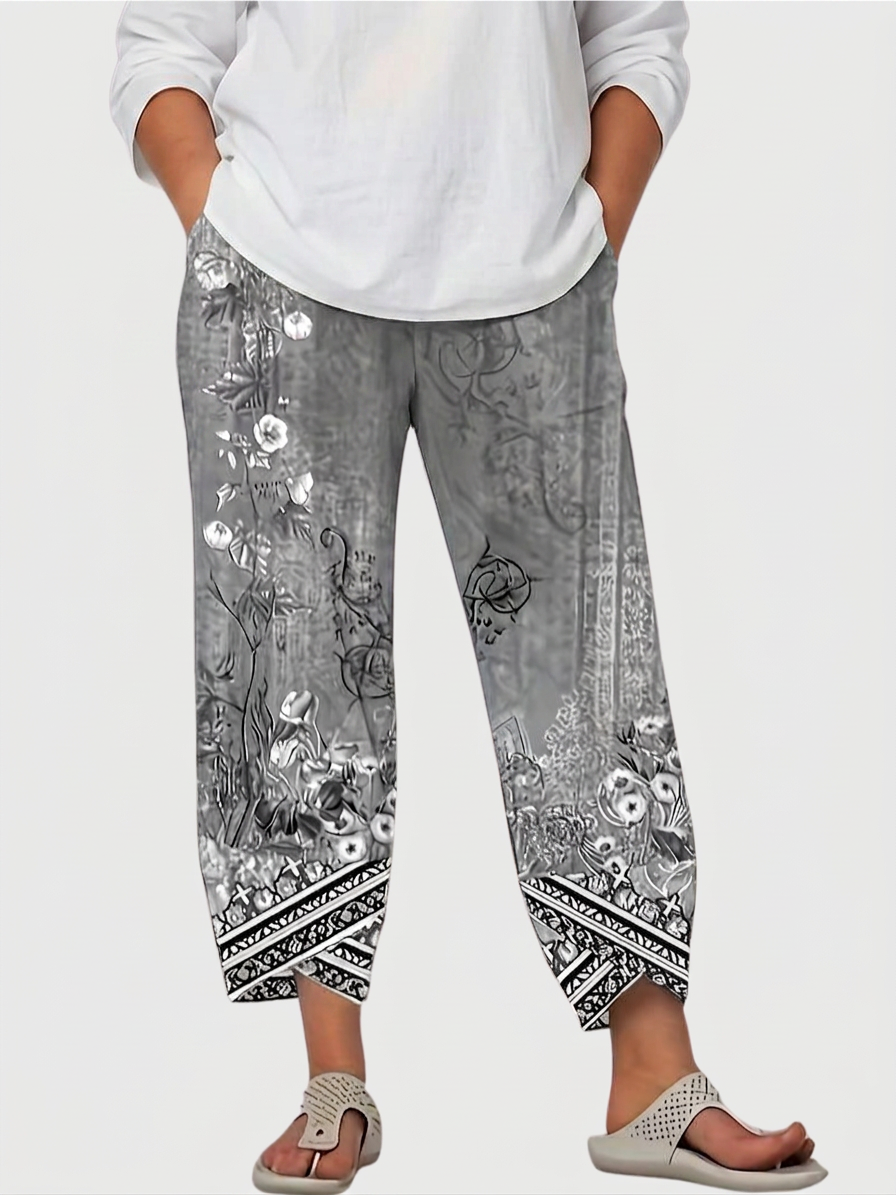 Natasha | Vintage Floral Capri Pant With Elastic Waist - Plus size model