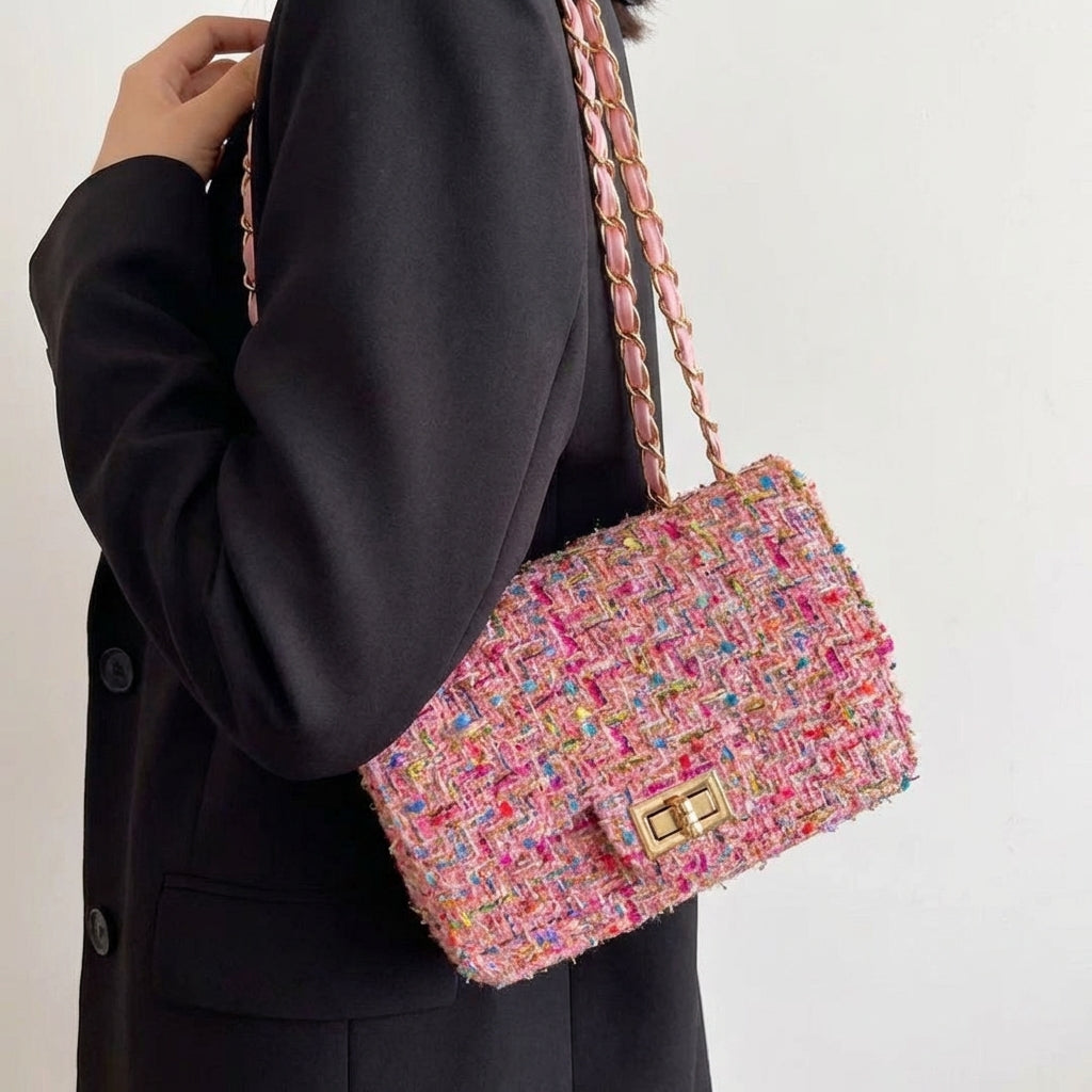 Iris - Elegant Women's Shoulder Bag - Plus size model