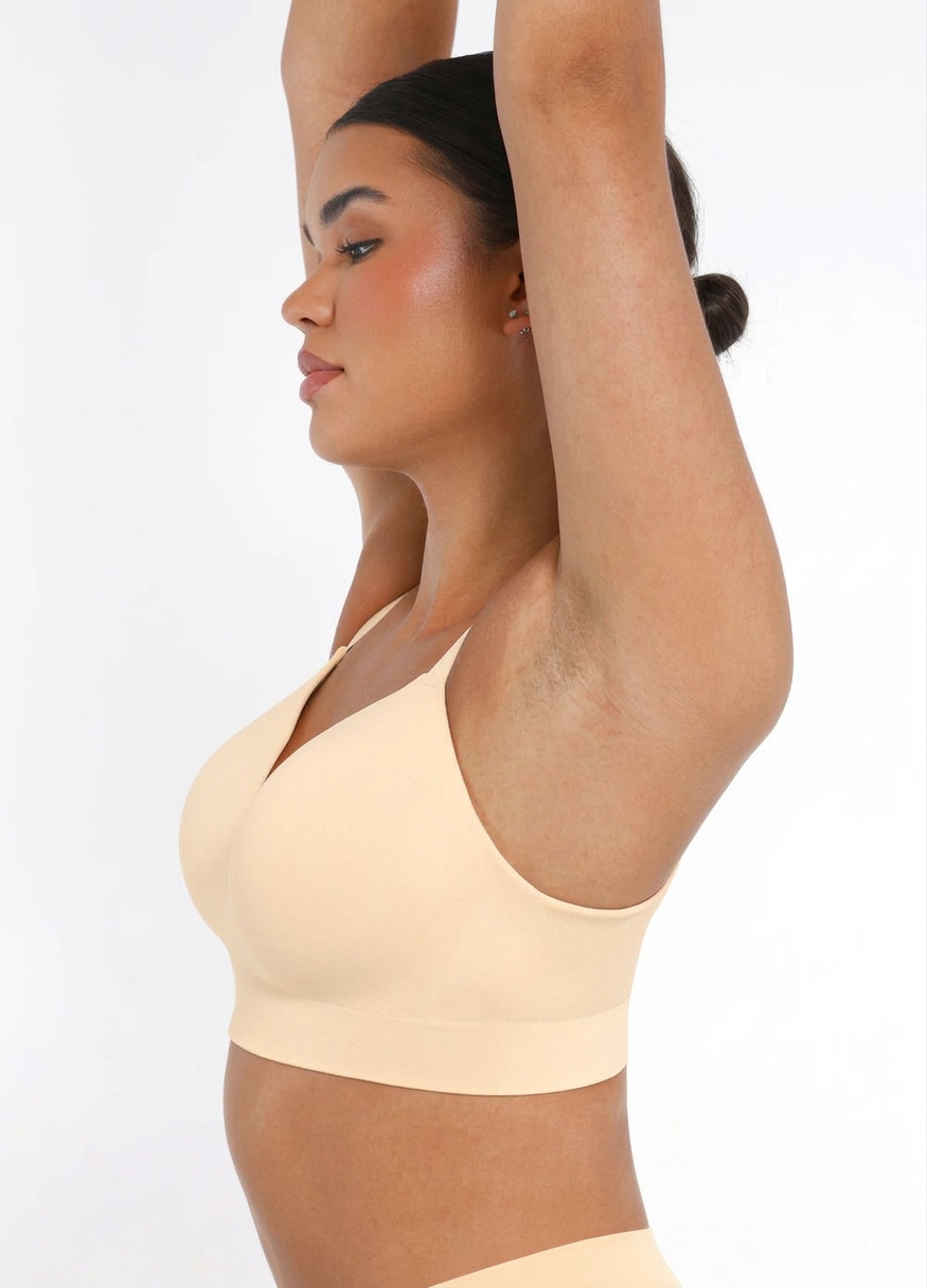 Shaping Bra Without Underwire - Plus size model
