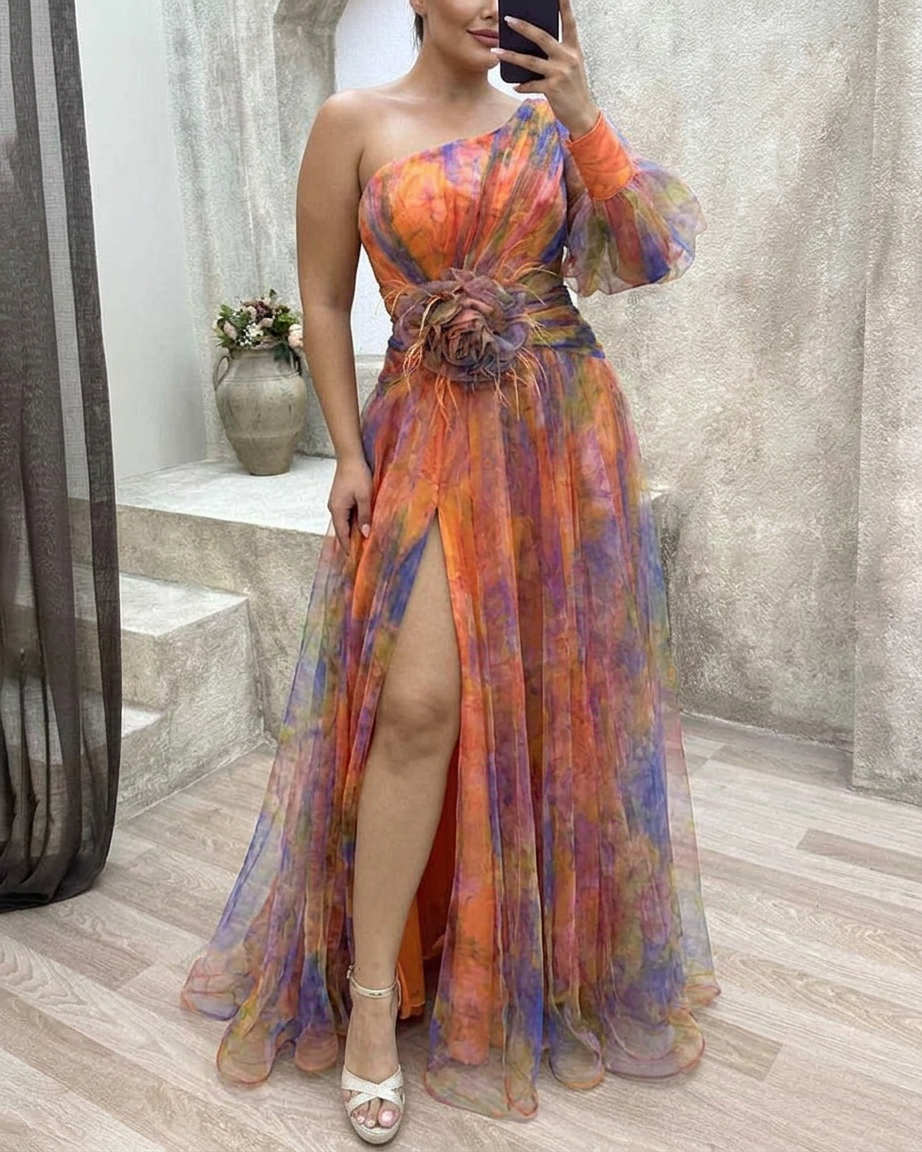 Cecelia - Dress with one sleeve - Plus size model