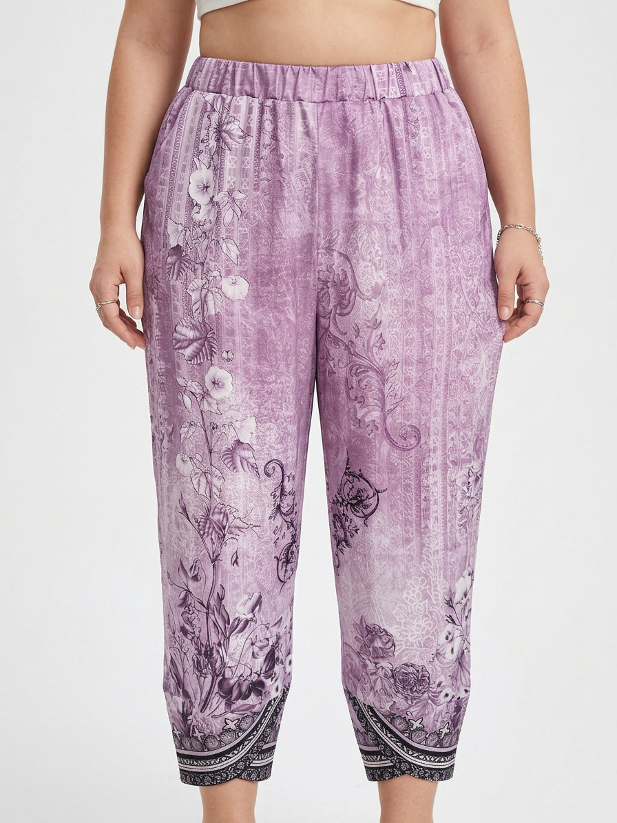 Natasha | Vintage Floral Capri Pant With Elastic Waist - Plus size model