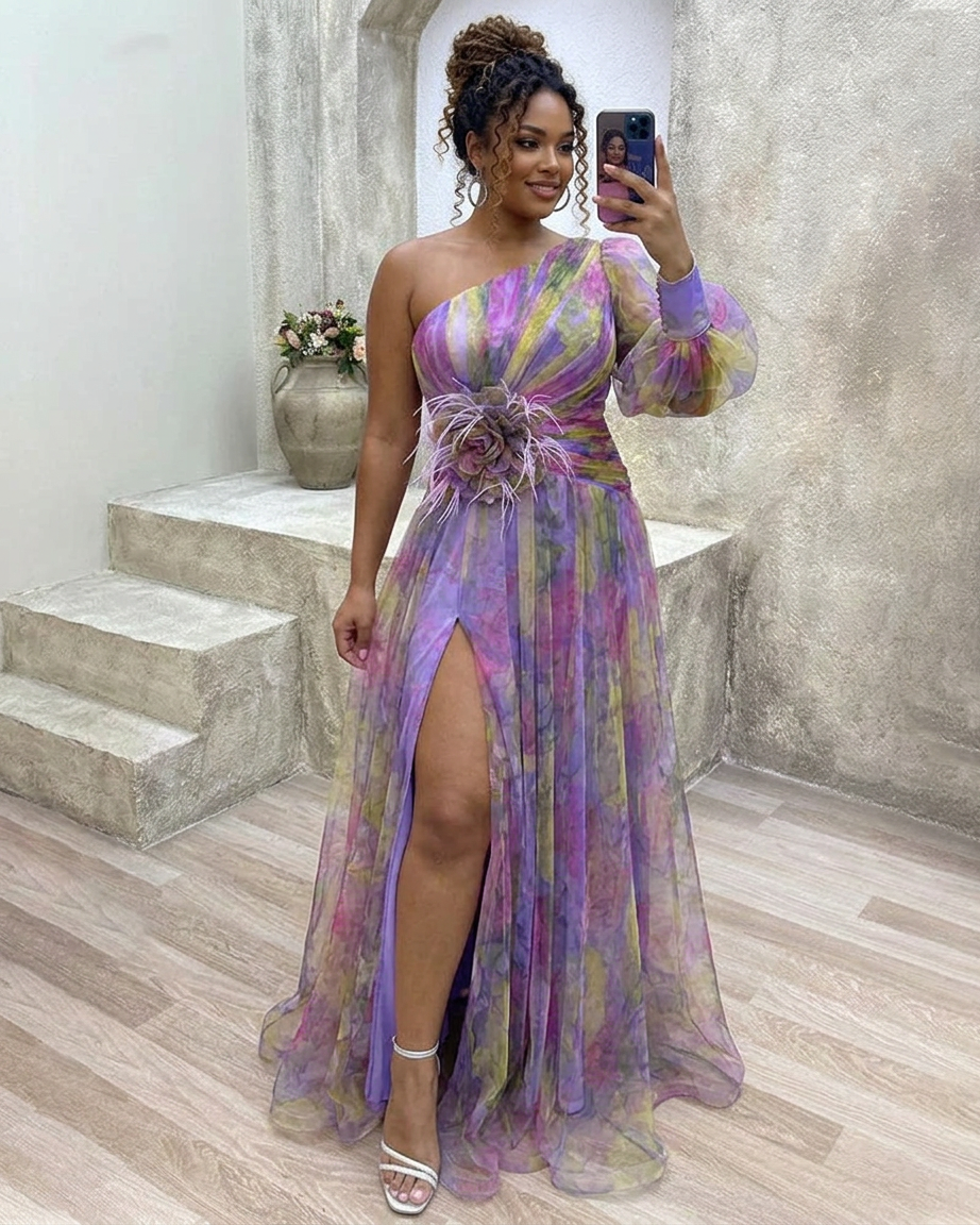 Cecelia - Dress with one sleeve - Plus size model