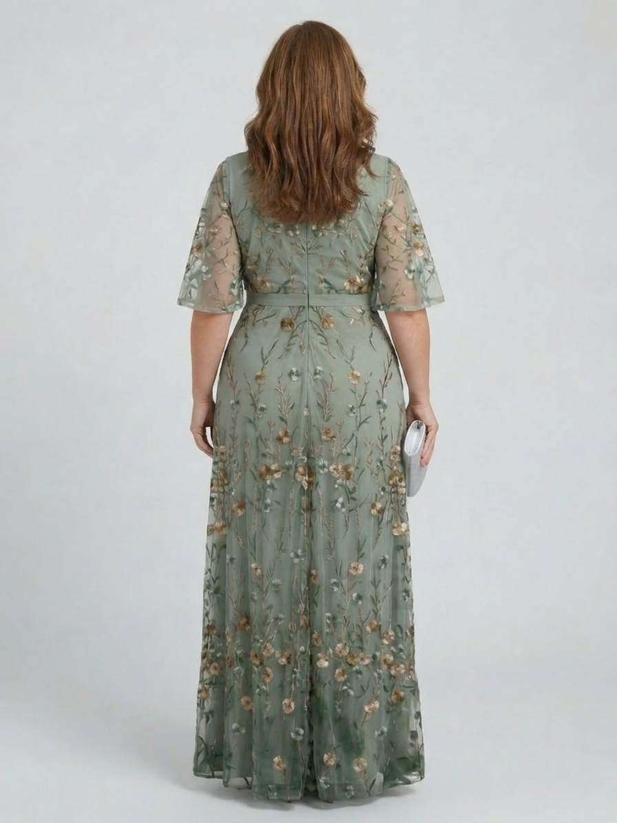 Selora | Halter Bloom Flow Maxi Dress - Plus size model