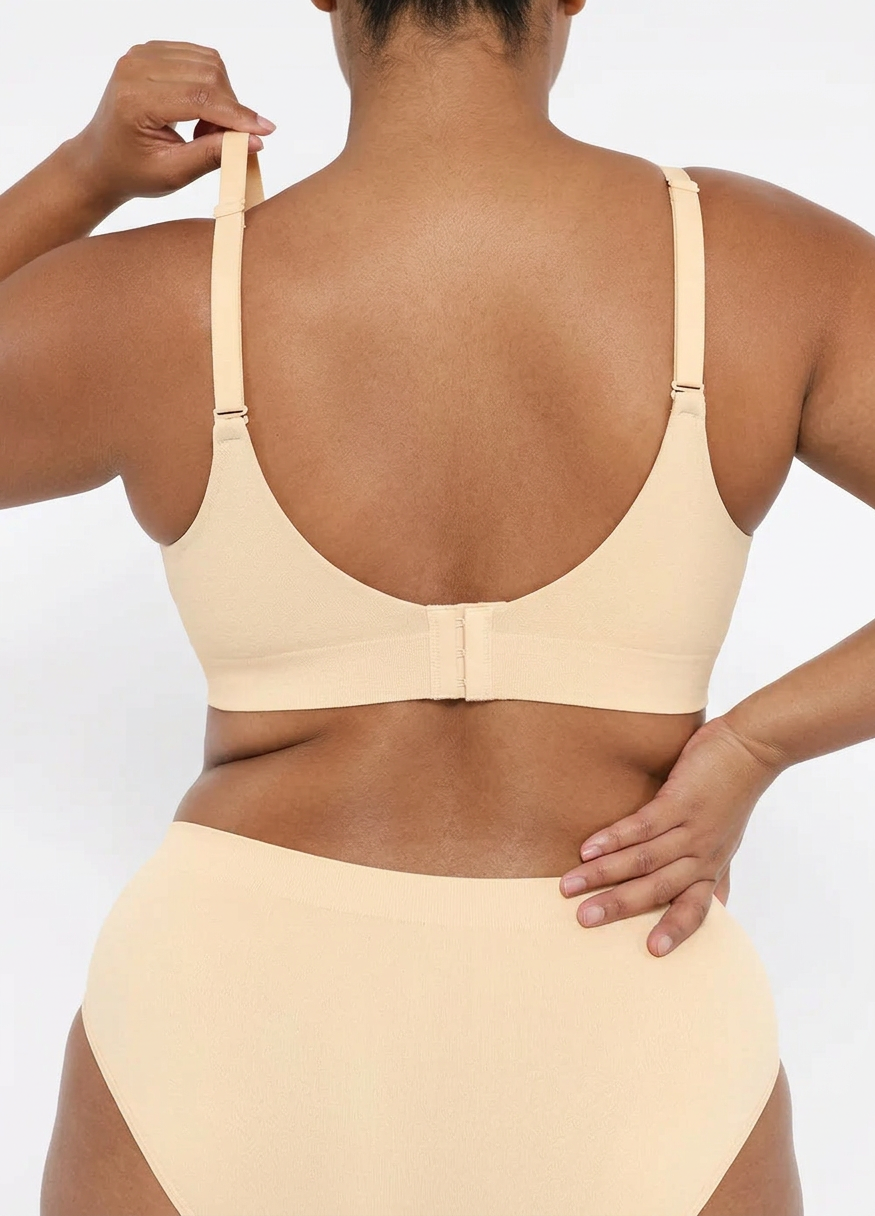 Shaping Bra Without Underwire - Plus size model