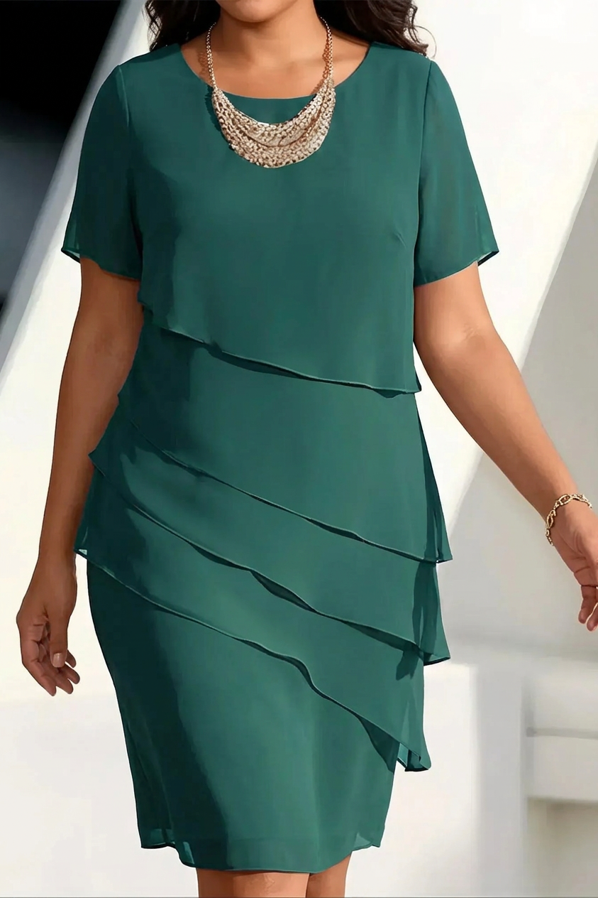 Linda | Elegant Comfort Ruffle Dress - Plus size model