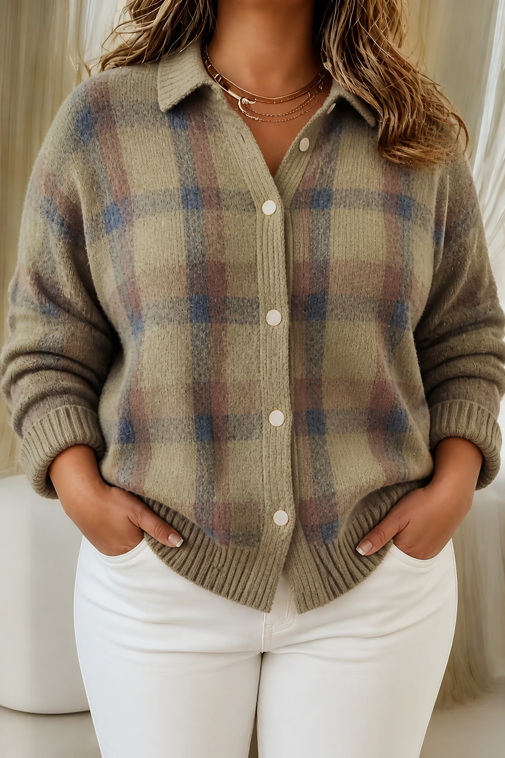 Camille | Plaid Cardigan - Plus size model