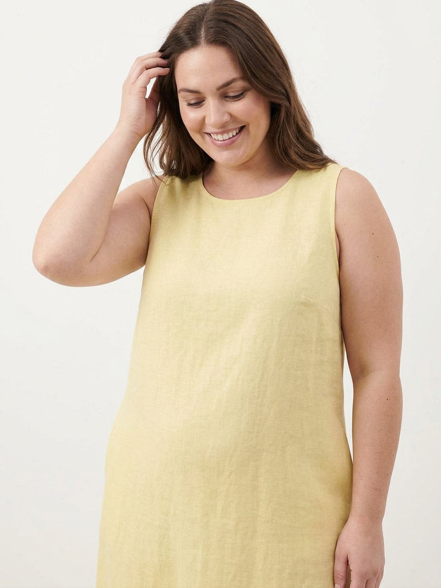 Ella - Cotton Linen Sleeveless Dress - Plus size model