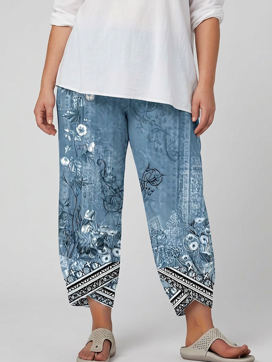 Natasha | Vintage Floral Capri Pant With Elastic Waist - Plus size model