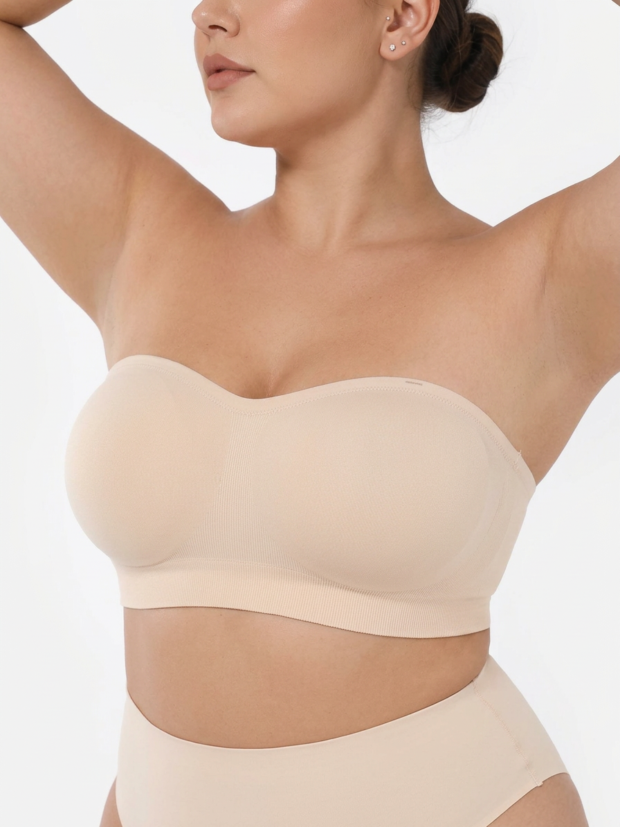 Strapless Bra - Plus size model