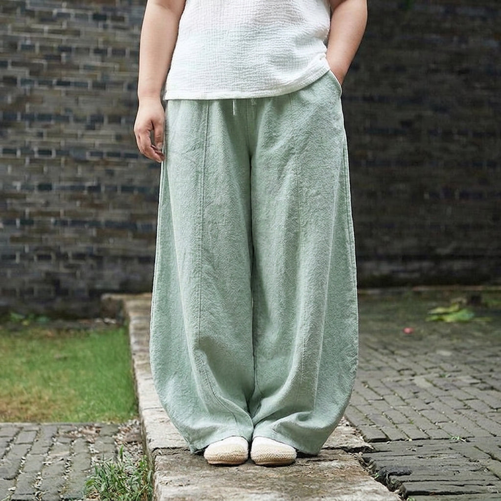 Maggie's Comfort Lantern Pants: Uncomplicated elegance - Plus size model