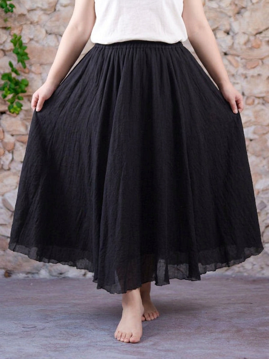 Shiny pearl skirt - Effortless movement - Plus size model