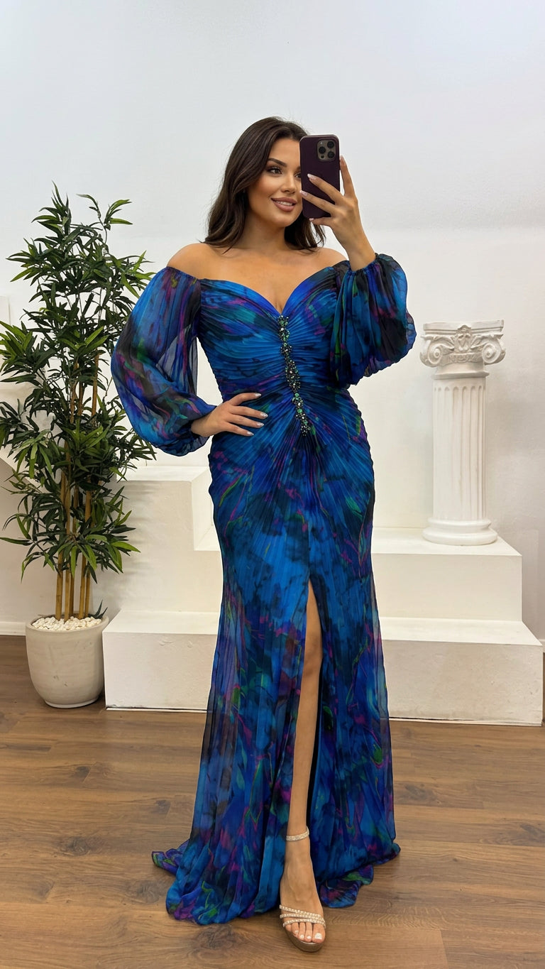 Gisselle - V Neck Maxi Dress - Plus size model