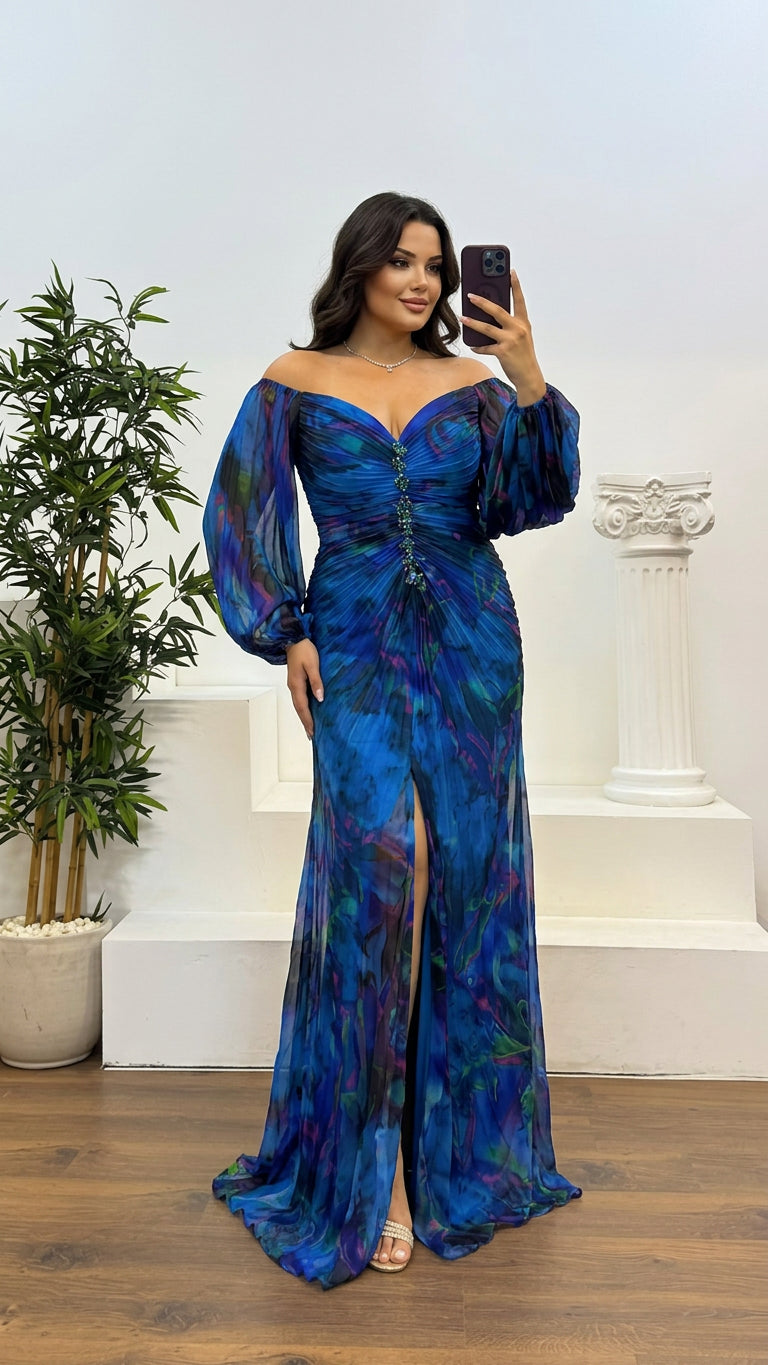 Gisselle - V Neck Maxi Dress - Plus size model