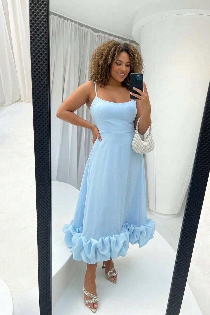 Blaire | Elegant Flowing Dress - Plus size model